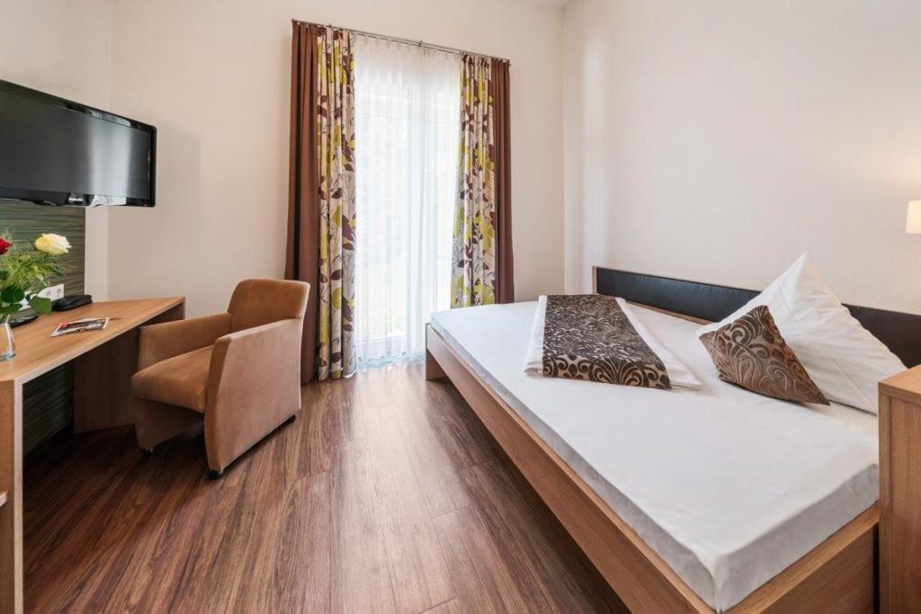 Hotel Donaublick Scheer Buitenkant foto